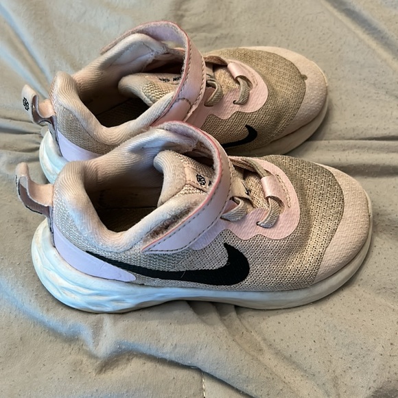 Pink Nikes 8 - Picture 3 of 6